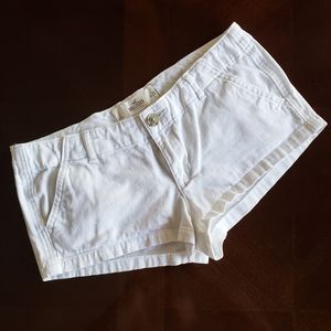 Hollister White Short Shorts size 3/26